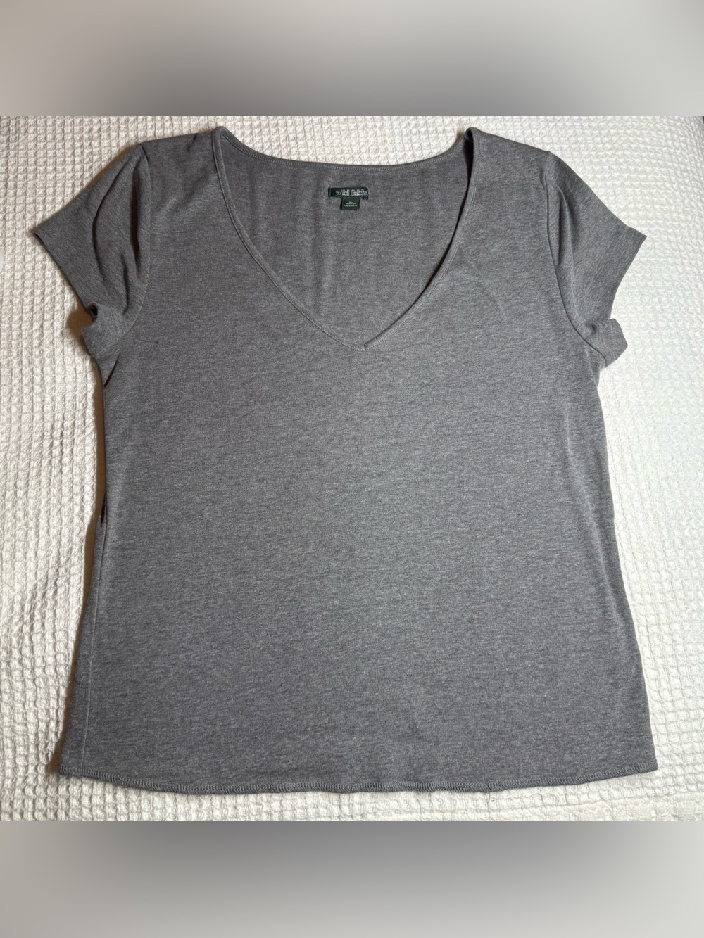 wild fable Gray V-Neck Short Sleeve Tee size XL